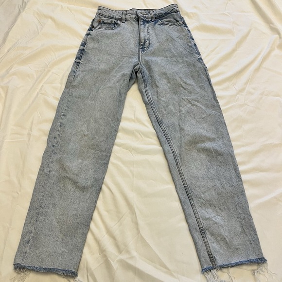 Zara Women Straight Leg Jeans High Rise  Size 2 Denim Light Wash Undone Hem - Picture 1 of 7
